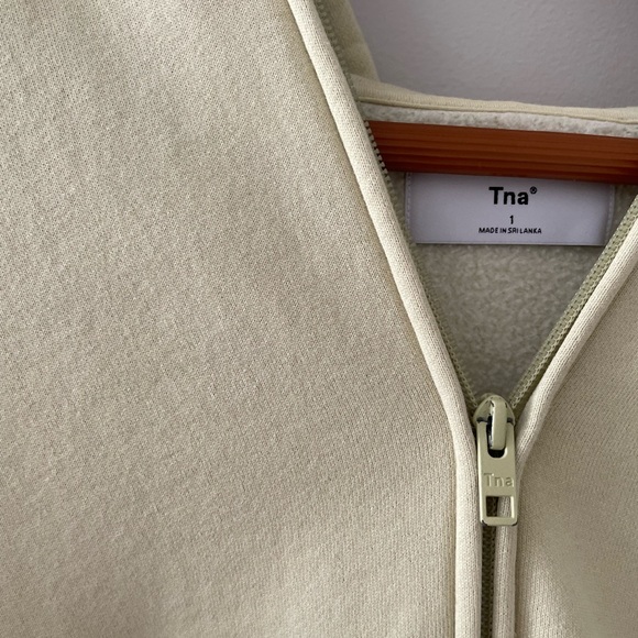 Aritzia Zip Up - Picture 2 of 3